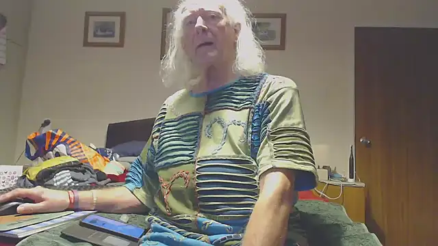 Snapshot of WaverlyKernow chatting on 02.12.26 WaverlyKernow online show from 02.12.26