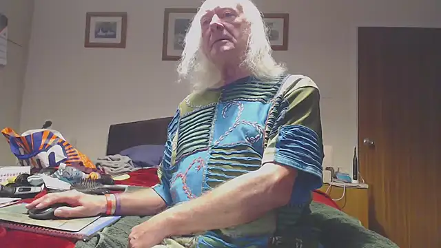 Snapshot of WaverlyKernow chatting on 02.14.26 WaverlyKernow online show from 02.14.26