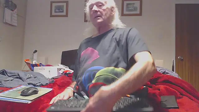 Snapshot of WaverlyKernow chatting on 02.16.26 WaverlyKernow online show from 02.16.26