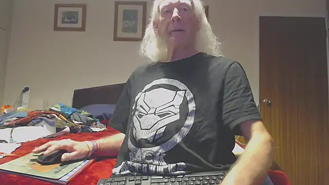 Snapshot of WaverlyKernow chatting on 02.18.26 WaverlyKernow online show from 02.18.26