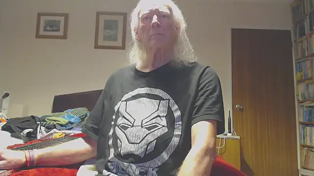 Snapshot of WaverlyKernow chatting on 02.20.26 WaverlyKernow online show from 02.20.26