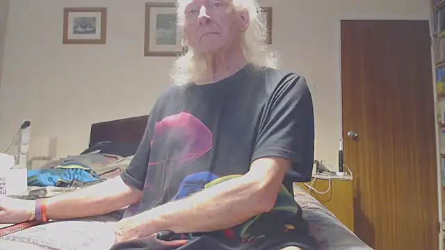 Snapshot of WaverlyKernow chatting on 03.02.26 WaverlyKernow online show from 03.02.26