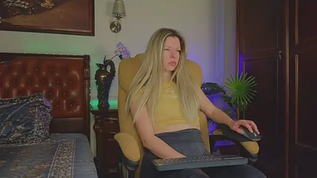 Real Tini online show from 04.18.26