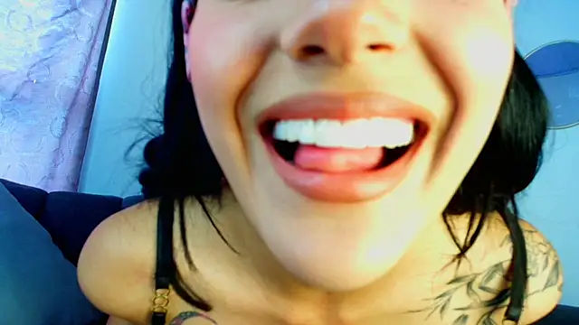 natashapridee  online show from 03.18.25