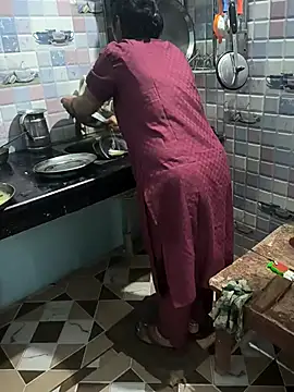 Crezy-Queen01 online show from 11.20.25