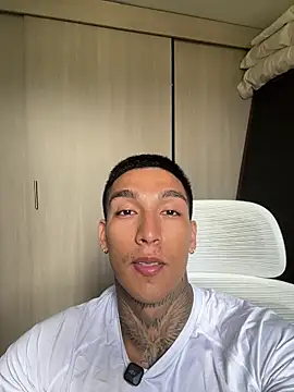 Snapshot of sendfer chatting on 10.23.25 sendfer online show from 10.23.25