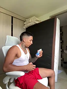 Snapshot of sendfer chatting on 10.24.25 sendfer online show from 10.24.25