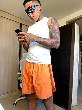 Snapshot of sendfer chatting on 10.25.25 sendfer online show from 10.25.25