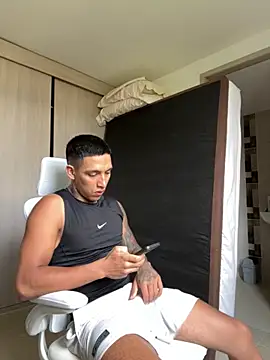 Snapshot of sendfer chatting on 10.27.25 sendfer online show from 10.27.25