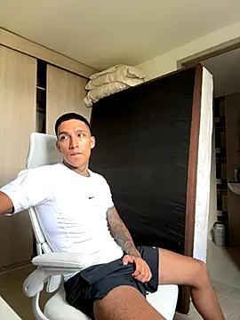 Snapshot of sendfer chatting on 10.28.25 sendfer online show from 10.28.25