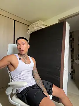 Snapshot of sendfer chatting on 10.29.25 sendfer online show from 10.29.25