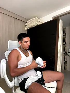 Snapshot of sendfer chatting on 11.08.25 sendfer online show from 11.08.25