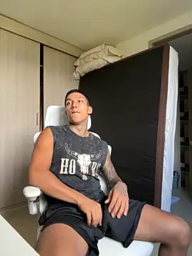 Snapshot of sendfer chatting on 11.10.25 sendfer online show from 11.10.25