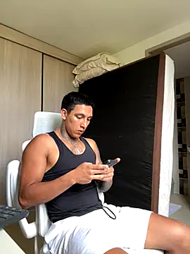 Snapshot of sendfer chatting on 11.12.25 sendfer online show from 11.12.25