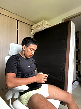 Snapshot of sendfer chatting on 11.13.25 sendfer online show from 11.13.25