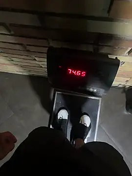 Snapshot of sendfer chatting on 11.17.25 sendfer online show from 11.17.25