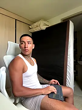 Snapshot of sendfer chatting on 11.19.25 sendfer online show from 11.19.25