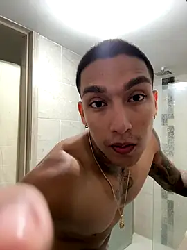 Snapshot of sendfer chatting on 11.20.25 sendfer online show from 11.20.25