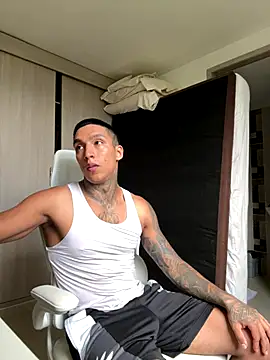 Snapshot of sendfer chatting on 11.24.25 sendfer online show from 11.24.25