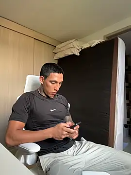 Snapshot of sendfer chatting on 11.29.25 sendfer online show from 11.29.25