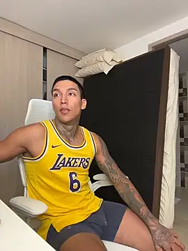 Snapshot of sendfer chatting on 12.02.25 sendfer online show from 12.02.25