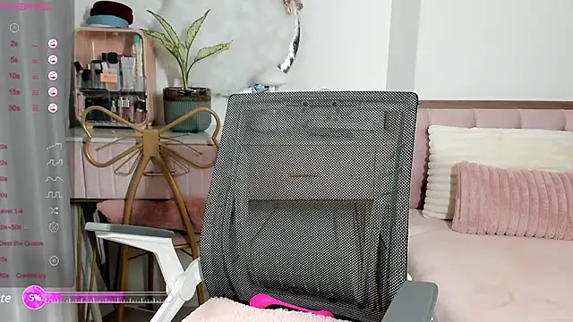  Joliie  online show from 02.02.25