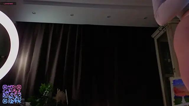 Snapshot of SoniaScott chatting on 12.14.25 SoniaScott online show from 12.14.25