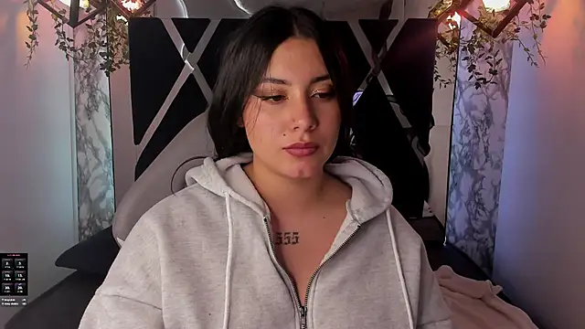 Snapshot of Lia_14_ chatting on 12.31.24 Lia 14 online show from 12.31.24