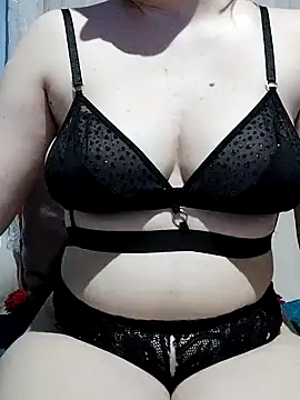 Snapshot of Elaa_Su chatting on 01.02.25 Elaa Su online show from 01.02.25