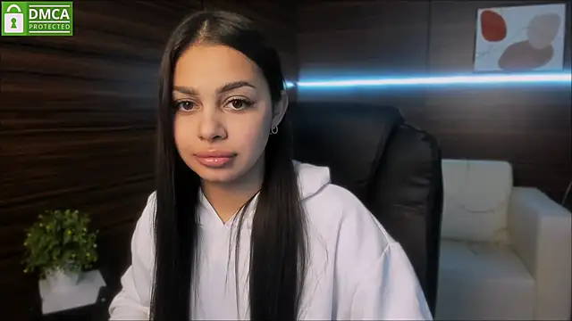 Snapshot of dilara_best chatting on 12.30.24 dilara best online show from 12.30.24