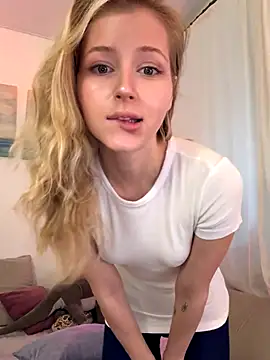 LunaRase online show from 12.04.25