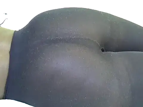 Snapshot of candililie chatting on 03.05.25 candililie online show from 03.05.25