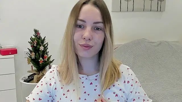 Snapshot of Mia_shy1 chatting on 12.28.24 Mia shy1 online show from 12.28.24