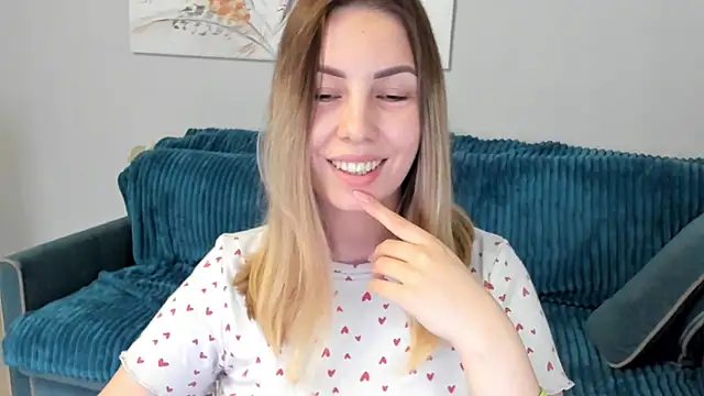 Snapshot of Mia_shy1 chatting on 02.18.25 Mia shy1 online show from 02.18.25