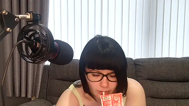 Snapshot of SquirtingIrishShannon chatting on 02.03.25 SquirtingIrishShannon online show from 02.03.25