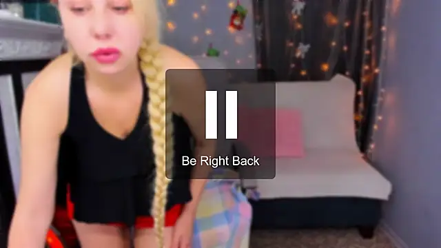 Snapshot of Anny_Jey_ chatting on 12.26.24 Anny Jey online show from 12.26.24