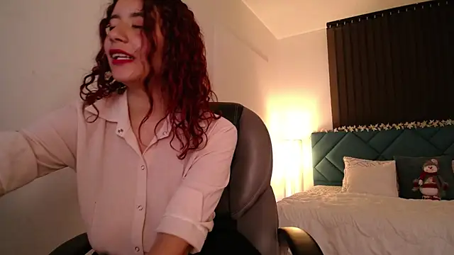 Snapshot of Moony_14 chatting on 12.19.24 Moony 14 online show from 12.19.24