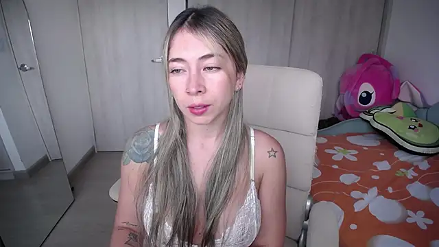  arianalzate  online show from 02.17.25