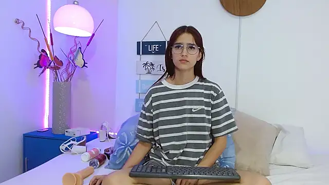 Snapshot of MelodyMansson chatting on 01.21.25 MelodyMansson online show from 01.21.25