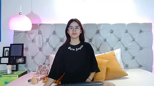 Snapshot of MelodyMansson chatting on 02.18.25 MelodyMansson online show from 02.18.25