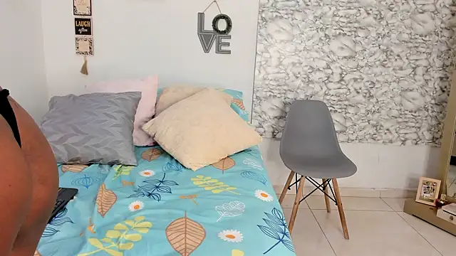 Snapshot of Canhela1 chatting on 12.02.25 Canhela1 online show from 12.02.25