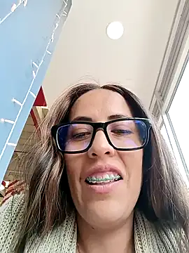 Snapshot of Lena-32 chatting on 12.23.24 Lena-32 online show from 12.23.24