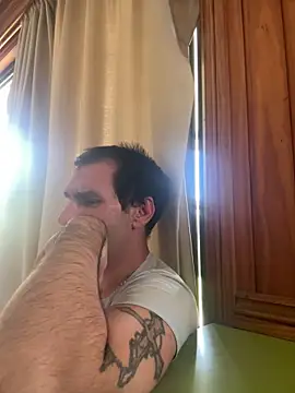 Snapshot of youhavefunandillcum chatting on 11.19.25 youhavefunandillcum online show from 11.19.25