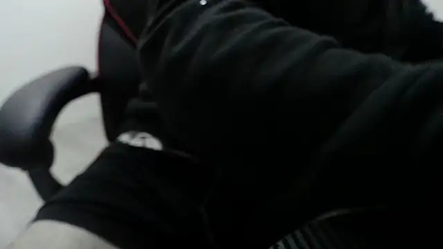 Snapshot of Dandi19 chatting on 10.26.25 Dandi19 online show from 10.26.25