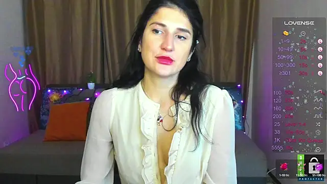 Snapshot of Alianna_Solo_Kisses chatting on 01.08.25 Alianna Solo Kisses online show from 01.08.25