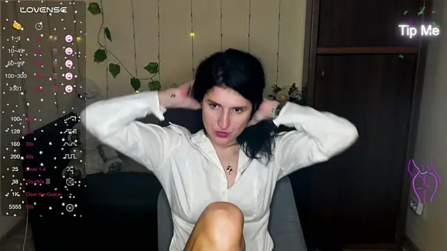 Snapshot of Alianna_Solo_Kisses chatting on 01.13.25 Alianna Solo Kisses online show from 01.13.25
