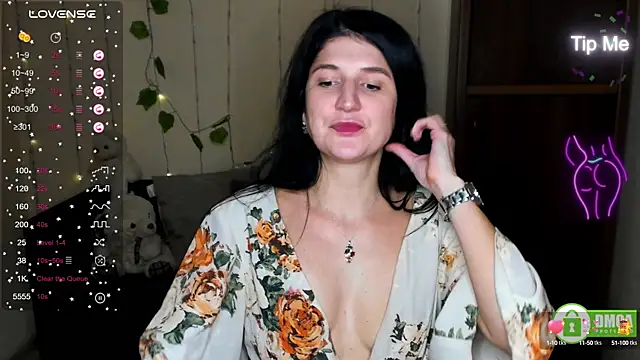 Snapshot of Alianna_Solo_Kisses chatting on 02.04.25 Alianna Solo Kisses online show from 02.04.25