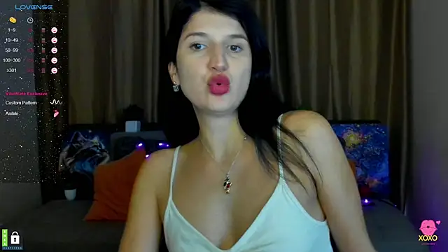 Snapshot of Alianna_Solo_Kisses chatting on 02.09.25 Alianna Solo Kisses online show from 02.09.25