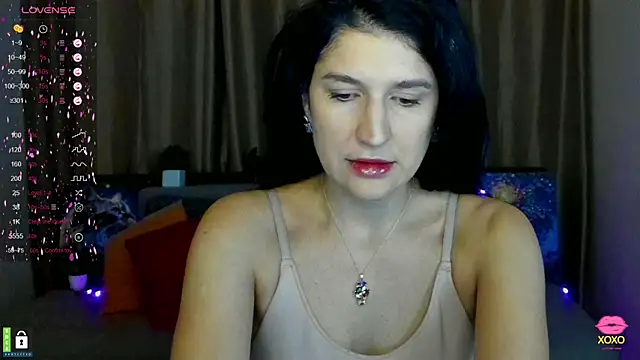Snapshot of Alianna_Solo_Kisses chatting on 02.13.25 Alianna Solo Kisses online show from 02.13.25