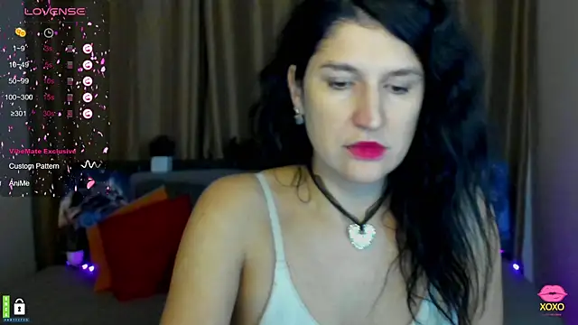 Snapshot of Alianna_Solo_Kisses chatting on 02.14.25 Alianna Solo Kisses online show from 02.14.25